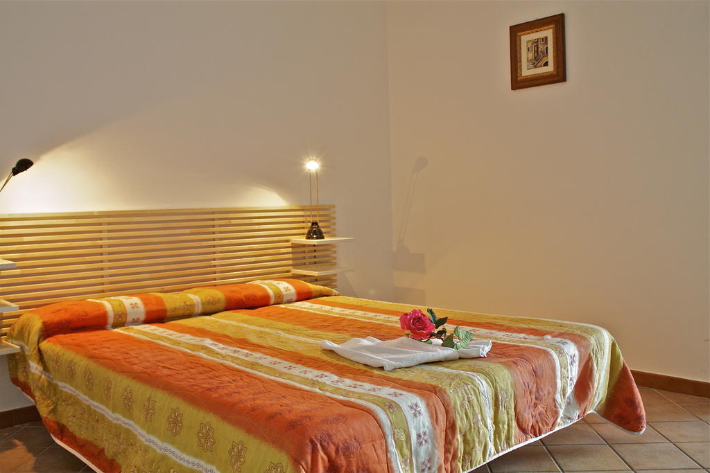 Residence Sol Levante Фраскати Стая снимка